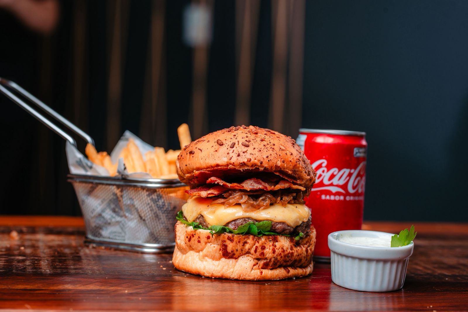 Hambúrguer artesanal Moscou, Armazém Bar e Burguer, Iporã do Oeste